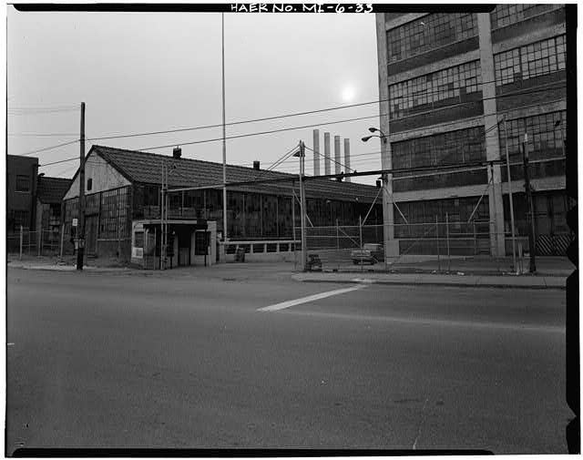 Dodge Hamtramck Plant CONTANT AVE ENTRANCE, GUARD HOUSE AND GATE, VIEW SOUTH, 1980