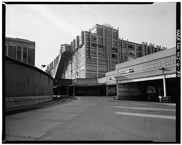Dodge Hamtramck Plant BETWEEN PRESSED STEEL SHIPPING AND EAST DOCKS AND BODY BUILDING, 1980
